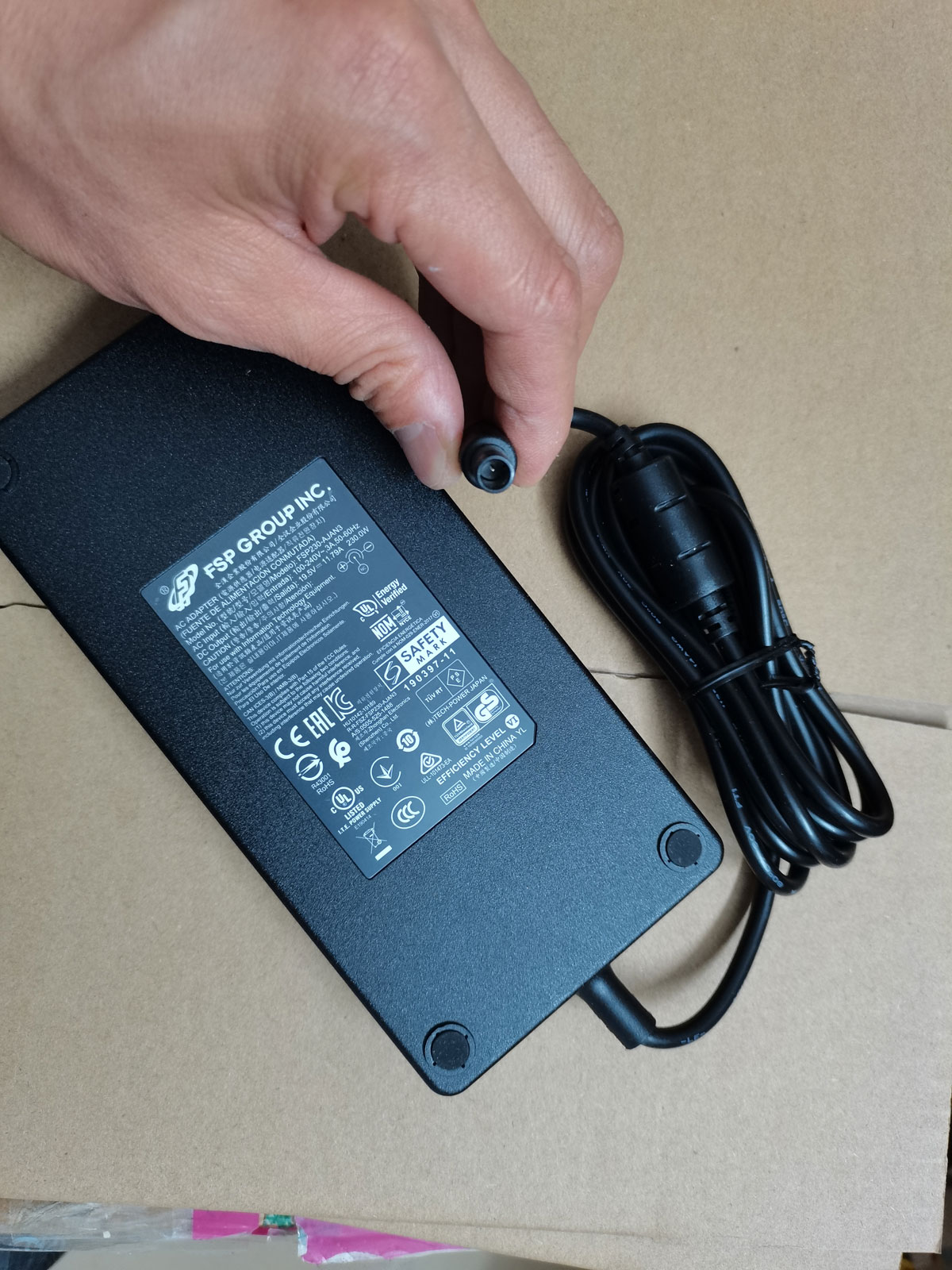 NEUES echtes Slim FSP 19,5 V 1 – Pc Gaming Uk Bewertung und Preis