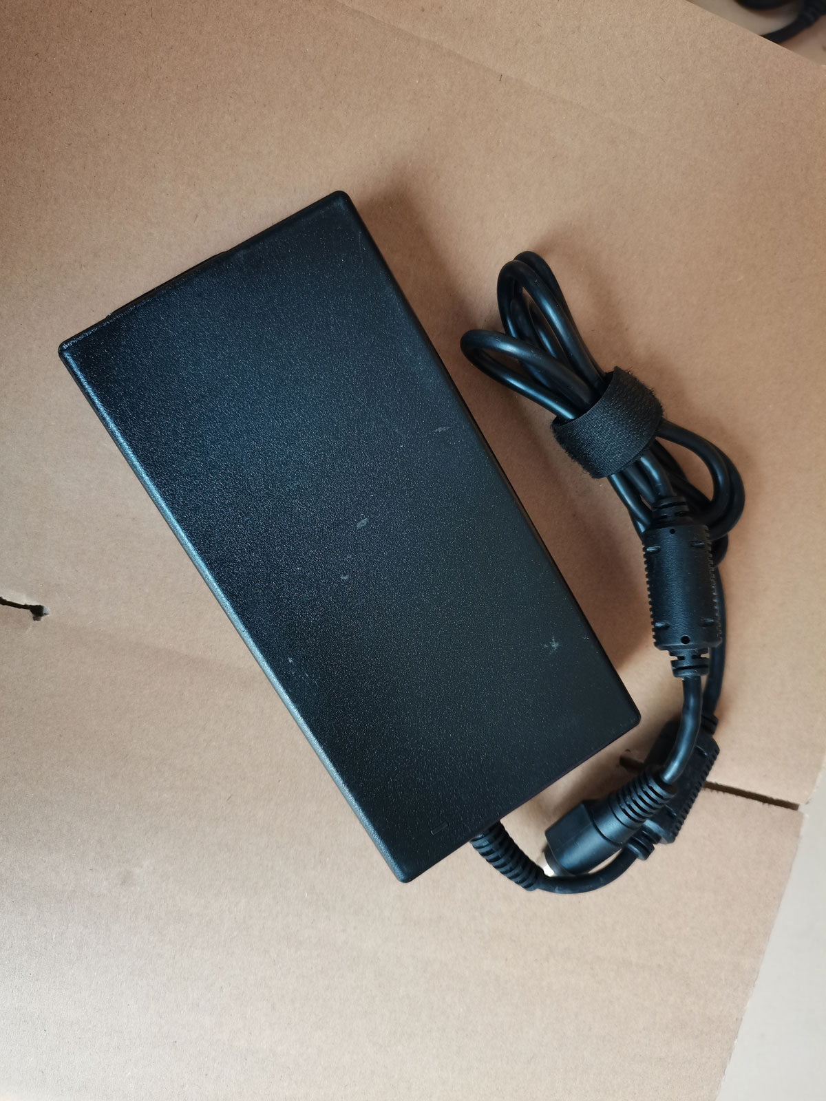 OEM Delta 230W 19,5V 11,8A ADP – Pc Gaming Uk Bewertung und Preis